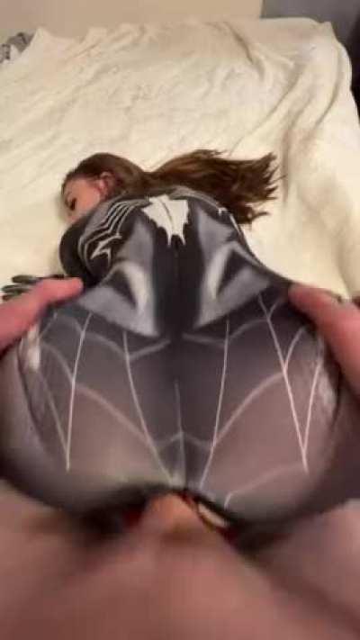 Shoot your web in my pussy