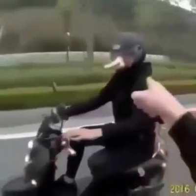 Motoqueiro CARA DE PAU