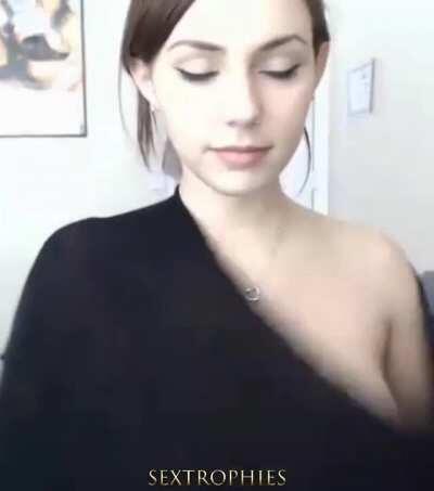 Get her free album in the Comments