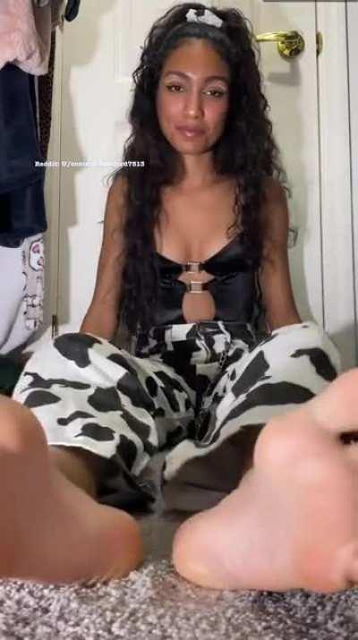 I used my back camera so I couldn’t see shit so ignore my face & enjoy my feet 🥰