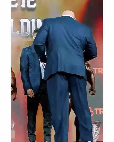 Bodybuilders look like little toddlers next to Strongman