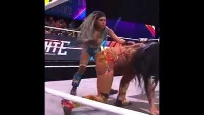 Mercedes vs Lacey Lane