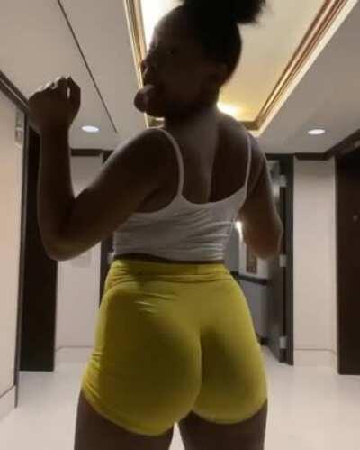 Lae know how to tease with her tongue