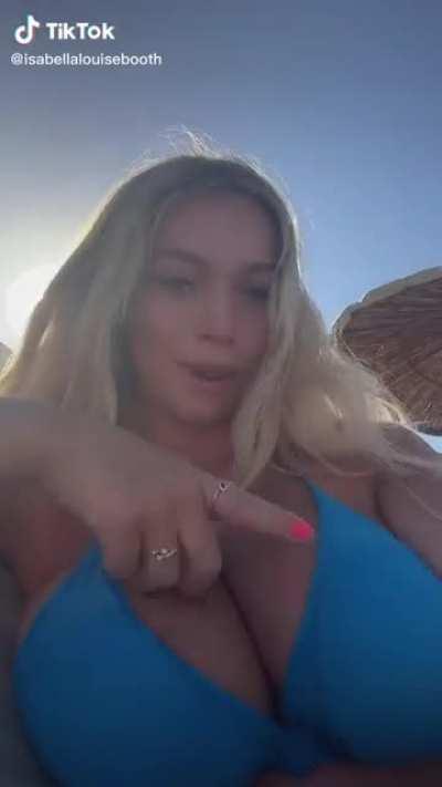 Showing Off Her Key Assets @isabellalouisebooth