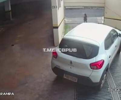 Lady forgets to use handbrake