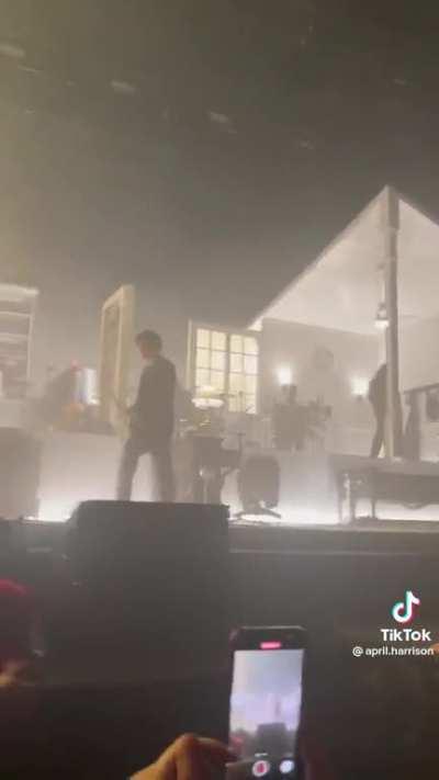 Matty from the 1975 tries his best (again)