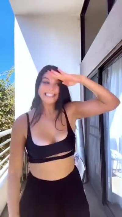 Kira Kosarin: Bouncing Boobs