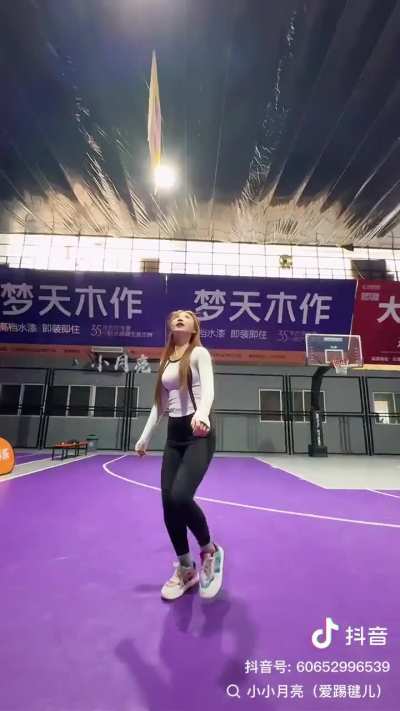 Jianzi for everyone to enjoy...