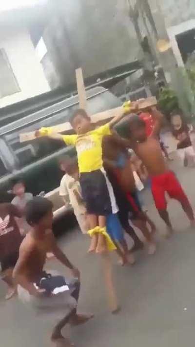 M.Ö 800 RENKLENDİRİLMİŞ ÇARMIHA GERİLME ANI