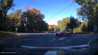 [Tuisau] Same intersection, different day. Another fail to stop at the stop sign.