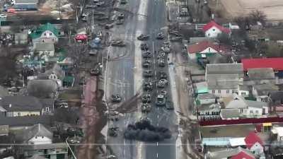 Ukrainian army ambushes huge Russian armored column near Kyiv, kills regimental commander
