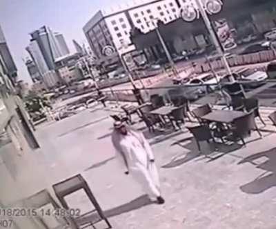 Man almost killed by a sheet of falling glass