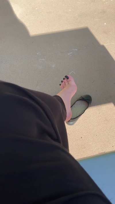 sweaty college girl feet