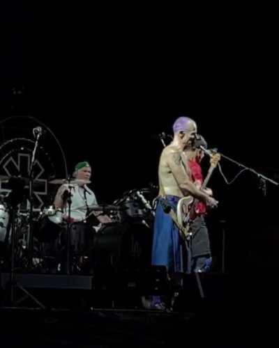 Flea leaves the Red Hot Chili Peppers.