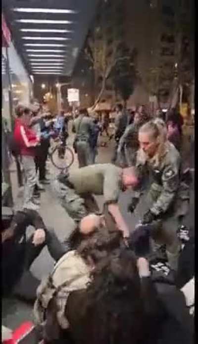 Police clash with protestors in Jerusalem