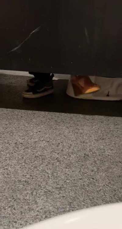 Yo there’s a line, hurry up in there!