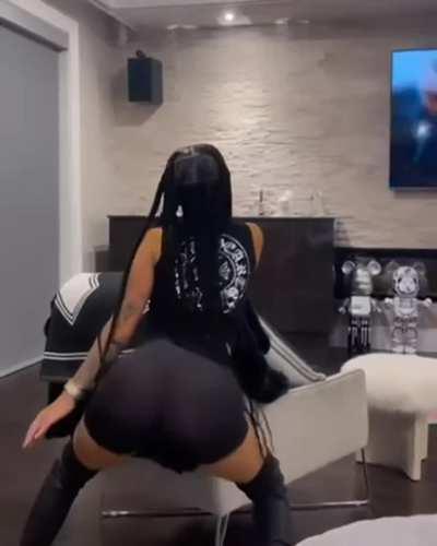 More ass shaking