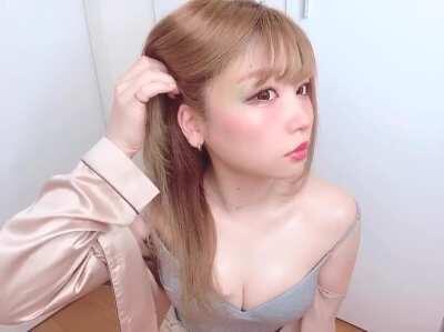 Tam mocking Giulia's video