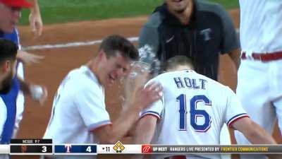 [Highlight] Brock Holt and the Rangers walk-off the Giants.