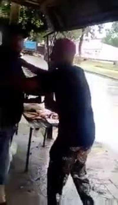 Yo creo que así no se sirve un churrasco, pero como no laburo en la parri no opino.