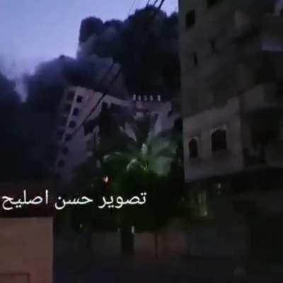 WATCH (O_O) israeli warplanes destroying a residential building, leveling to the ground! This is another israel