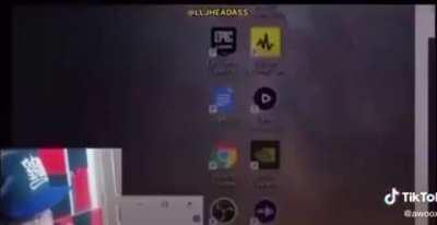 bruh his computer started speaking Spanish