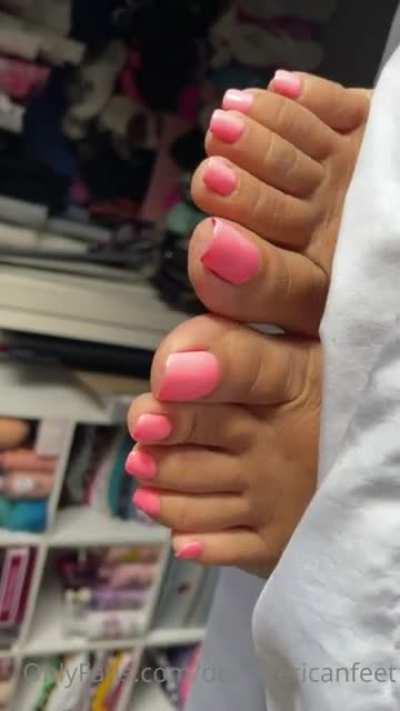 PRETTT PINK TOES (follow for more)
