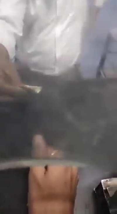 Wo banda 500 diya usne swap kar diya ab bolegaa tumne to sirf 20 diya aur 500 rakh lega.