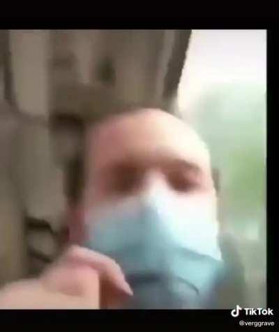 *se sonroja y le vomita en la polla*