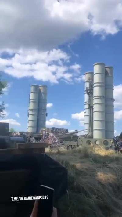 Up close and personal with a Ukrainian S-300 SAM system as she heads for a Russian air target. (date and location unknown)