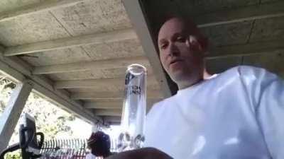 Dude smokes the world's hottest pepper(Carolina Reaper)