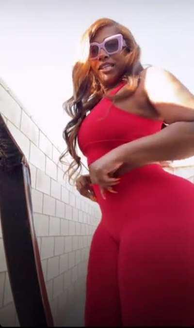 ʟᴏᴠɪɴɢ ᴍʏ ʀᴇᴅ ᴏᴜᴛꜰɪᴛ 😘, ʙᴛᴡ ᴍᴇᴇᴛᴜᴘs ᴀʀᴇ sᴛɪʟʟ ɢᴏɪɴɢ