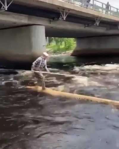 Retired logger shows us how it was done back in the day.