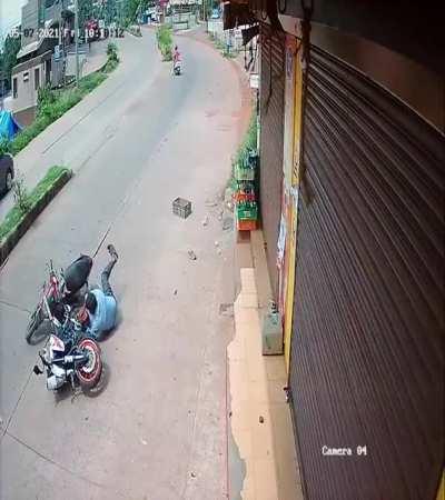 Don't mind me; I'm just gonna stop in the middle of the road and then just run away...