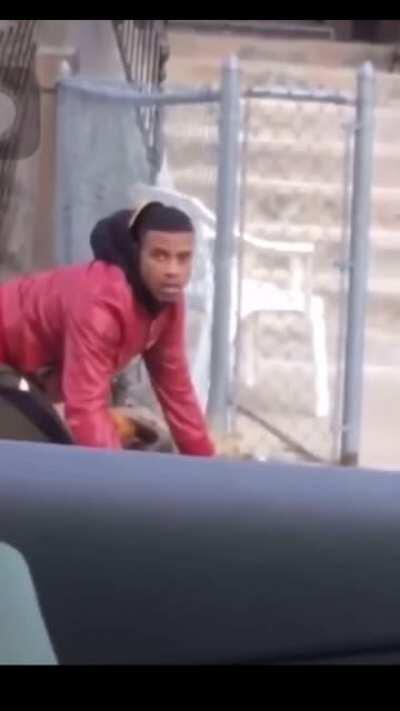 “Foh he looking at us foh”