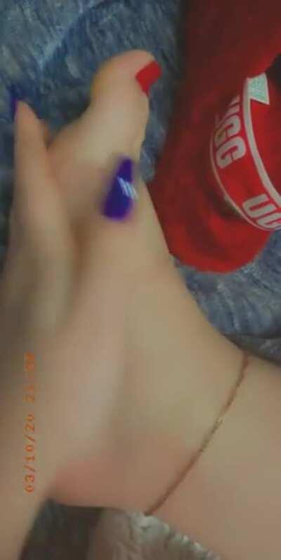 Someone come rub them 🤤🤤 comments/pms/dms very welcomed🥰