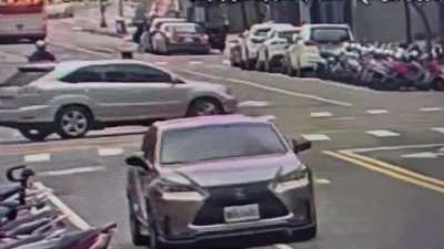 Robbing 165k USD with pepper spray and getting busted (Source: comments)