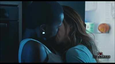 Marjorie Estiano & Isabel Zuaa (Good Manners - Scene #1)