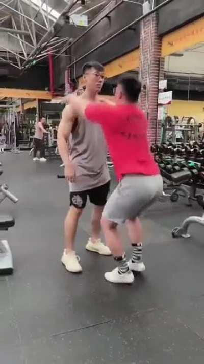 Тем временем в качалке