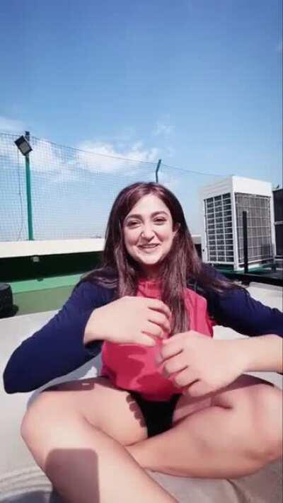 Surprise milky thighs of Monali Thakur👅👅💋💋