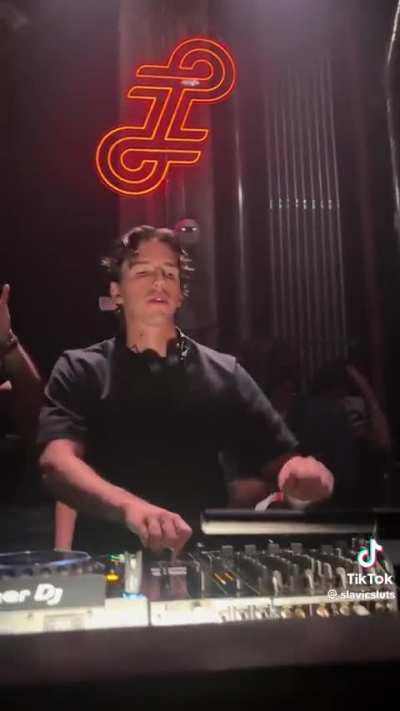 Anyone know this ID Josh Baker has been playing recently in his sets?