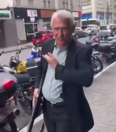 Hmmmmmmmmmmmmmm... que gente estranha velho