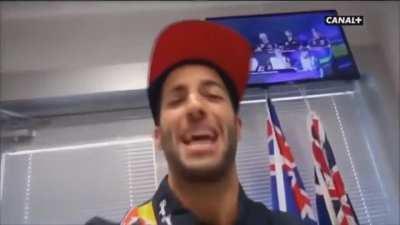 Daniel Ricciardo says 🇳 word 😱