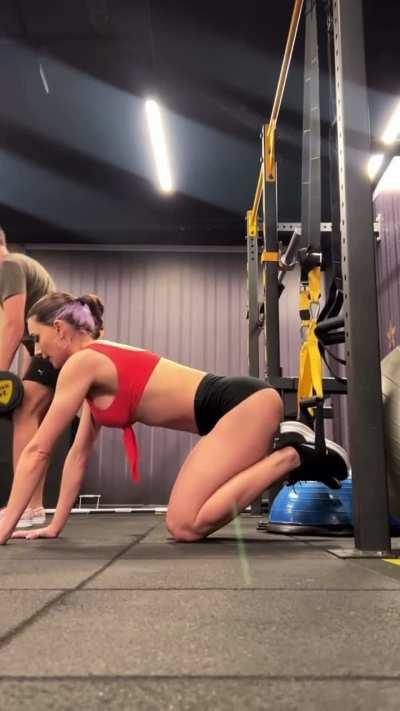 She didn’t catch anyone staring!!