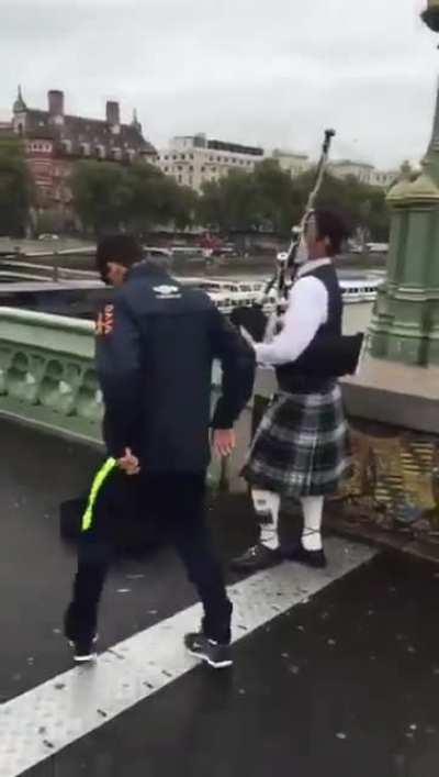 Tite: PAQUETÁ, AQUECE!. Paqueta: