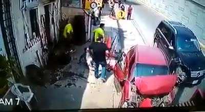 dude working on truck almost died 👀