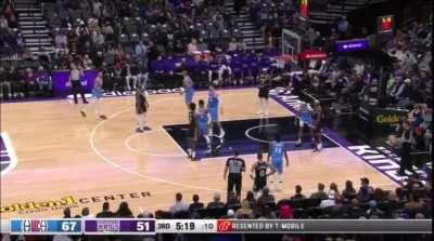 [Highlight] Clippers commentators roasting Kings acting coach Doug Christie,right behind him