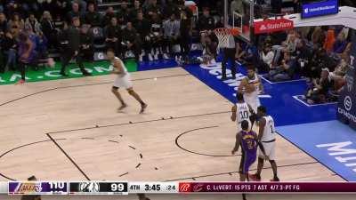 [Highlight] Anthony Davis goes in full takeover mode scoring 12th straight point for the Lakers and secures yet another 35/15 game