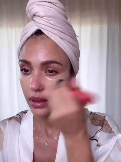 Jessica doing her makeup | IG | April 2026
