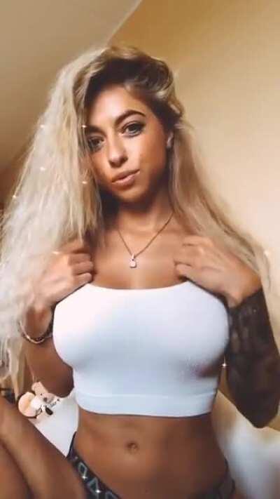 IG snowgolow Twitch snowgolow